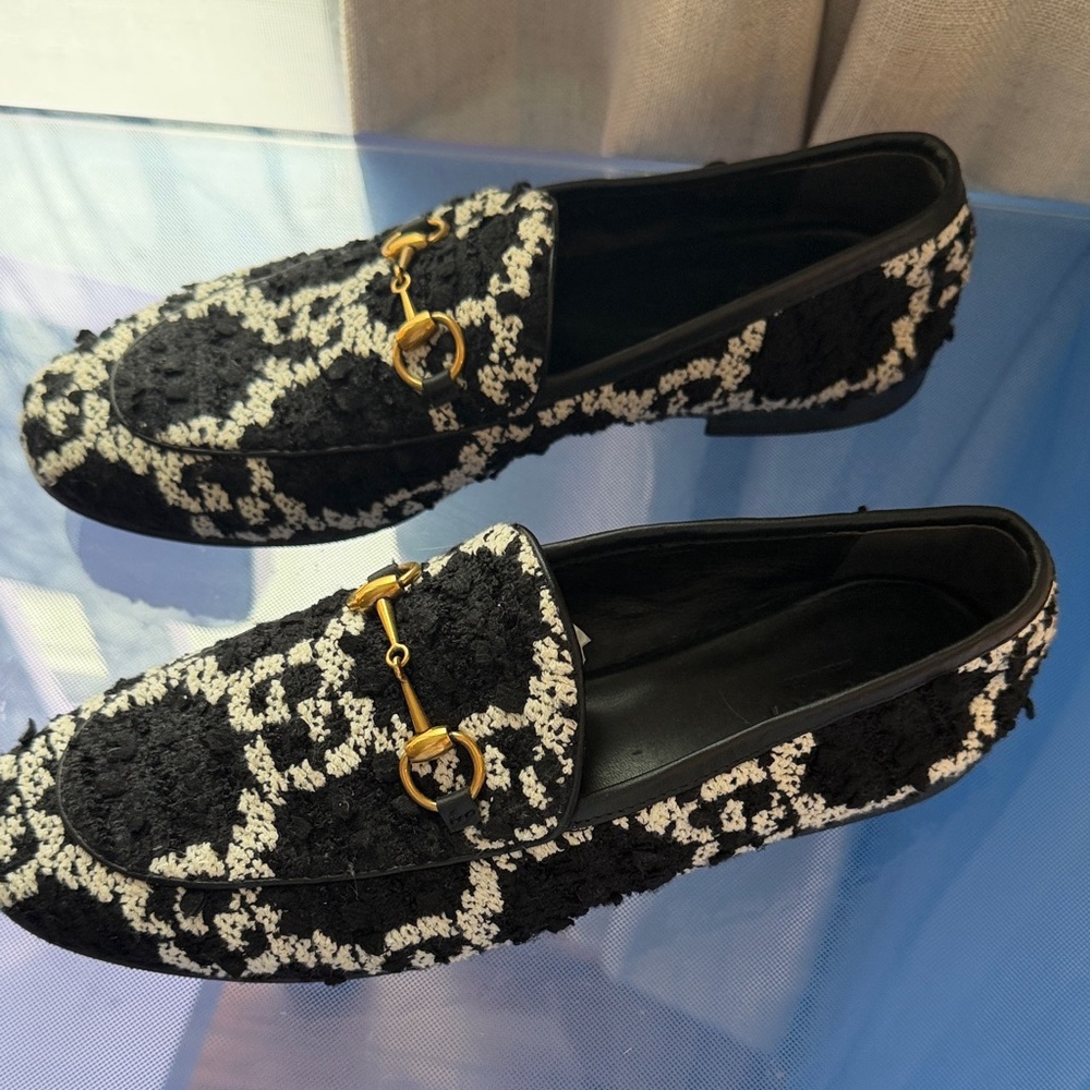 Gucci Black and White Textured Loafers - Picture 2 of 5